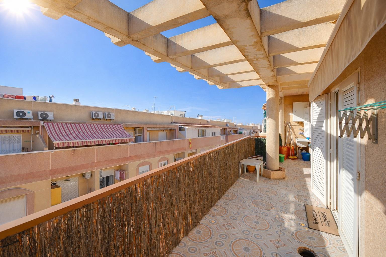 Ático con terraza de 13m² junto al Parque de las Naciones en Torrevieja