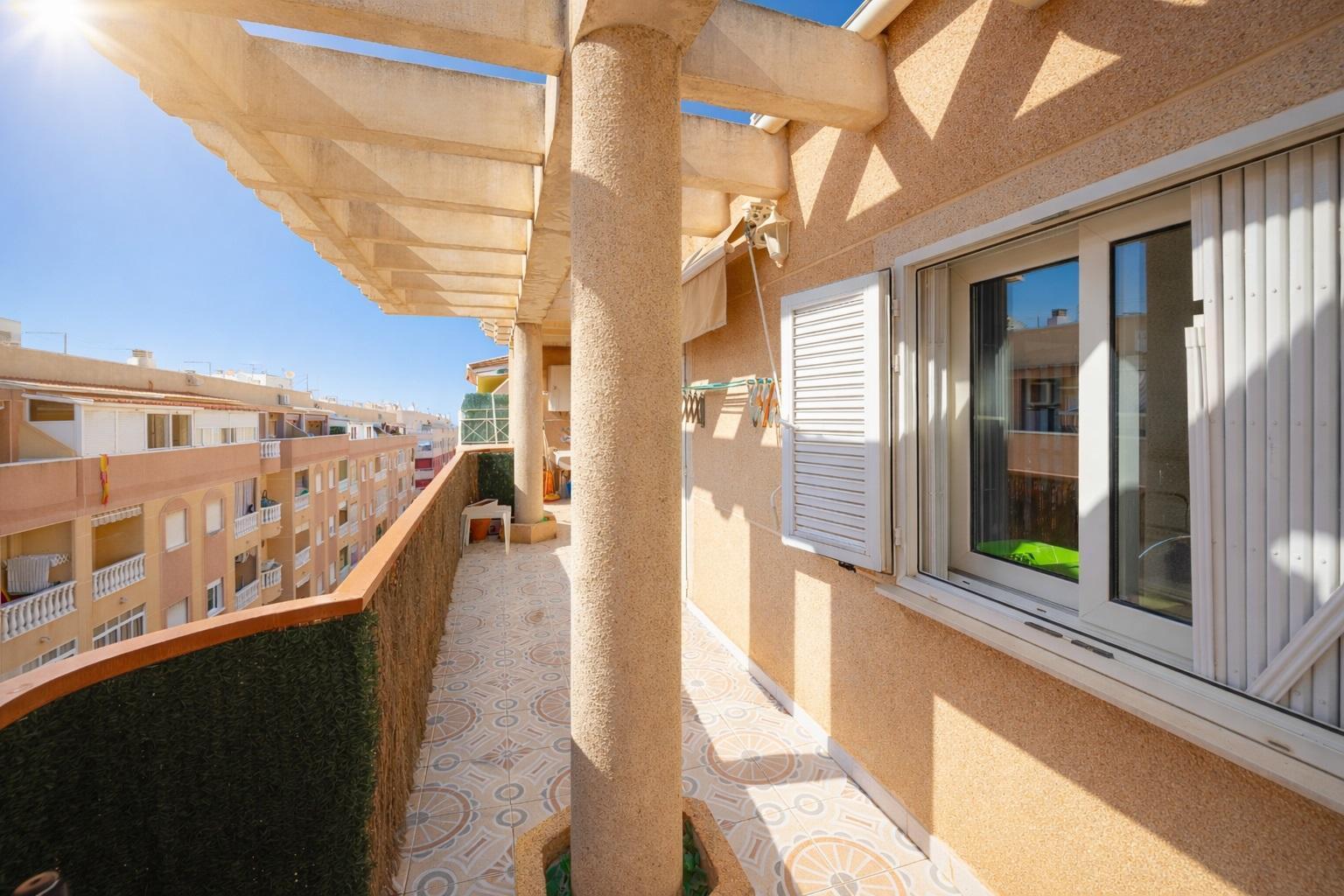 Ático con terraza de 13m² junto al Parque de las Naciones en Torrevieja