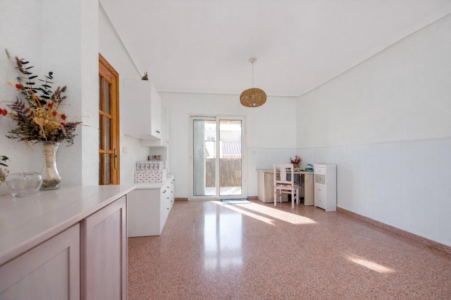 Ático con terraza de 13m² junto al Parque de las Naciones en Torrevieja