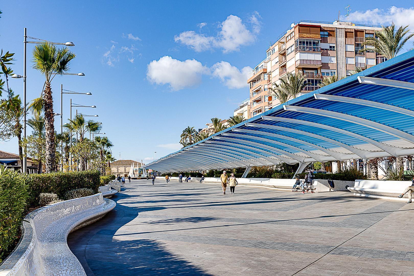 Ático con terraza de 13m² junto al Parque de las Naciones en Torrevieja