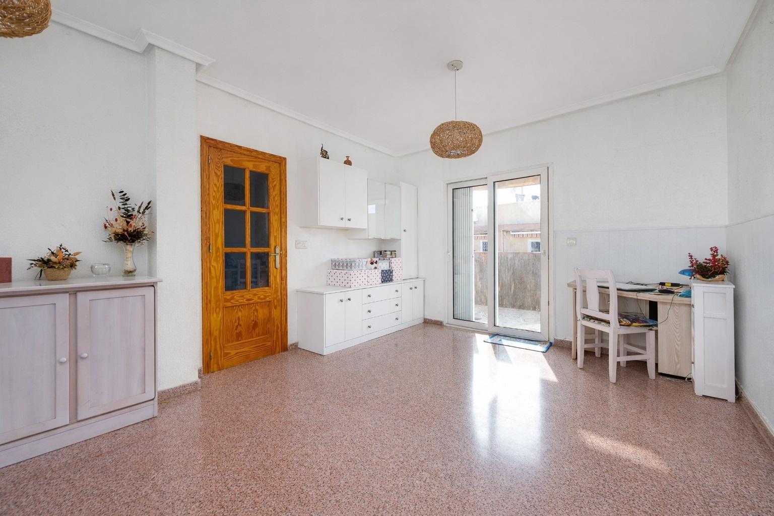 Ático con terraza de 13m² junto al Parque de las Naciones en Torrevieja
