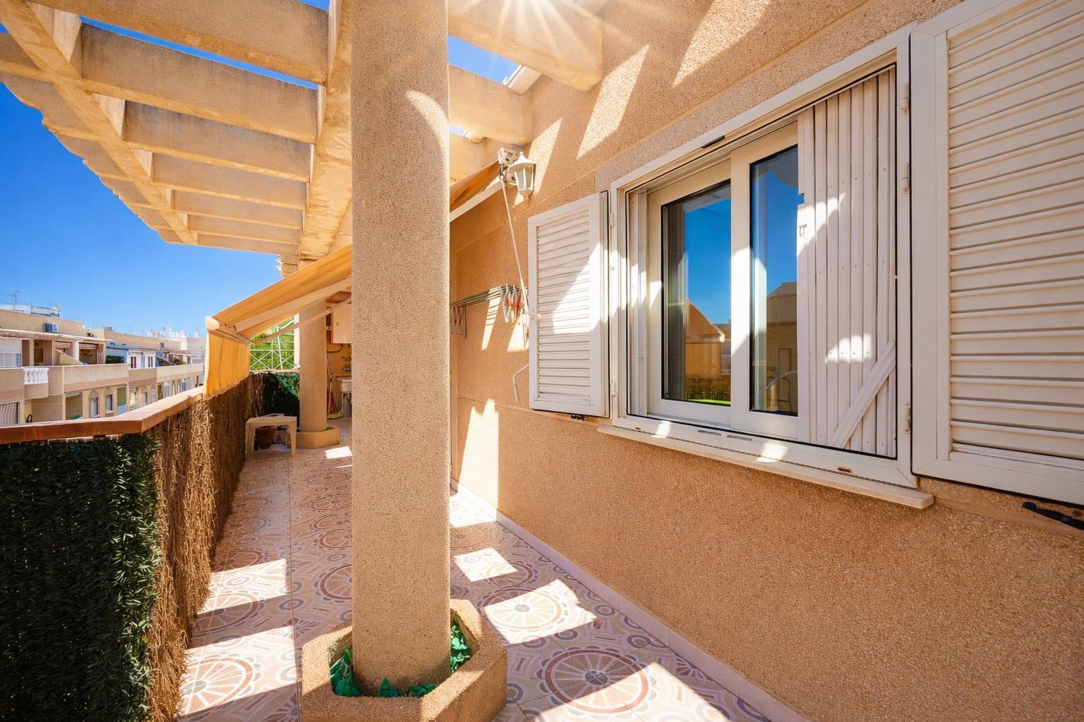 Ático con terraza de 13m² junto al Parque de las Naciones en Torrevieja