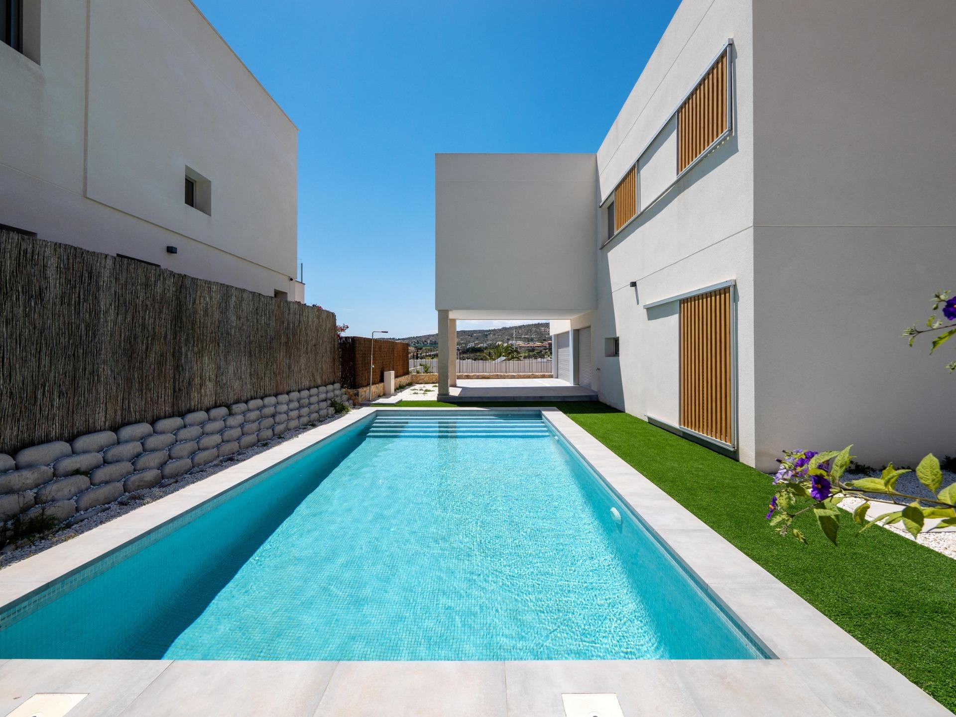 Villa de diseño con vistas al golf y piscina privada en Algorfa — 4 dorm.