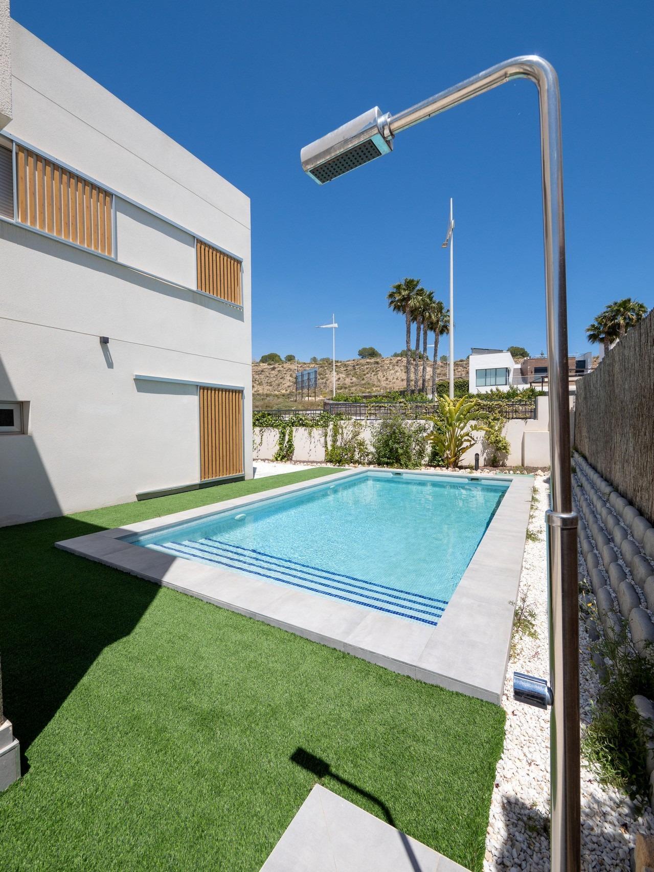 Villa de diseño con vistas al golf y piscina privada en Algorfa — 4 dorm.