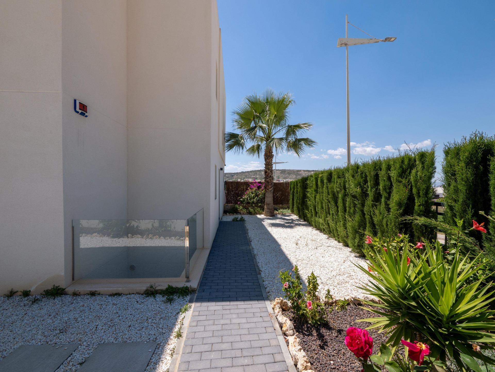 Villa de diseño con vistas al golf y piscina privada en Algorfa — 4 dorm.