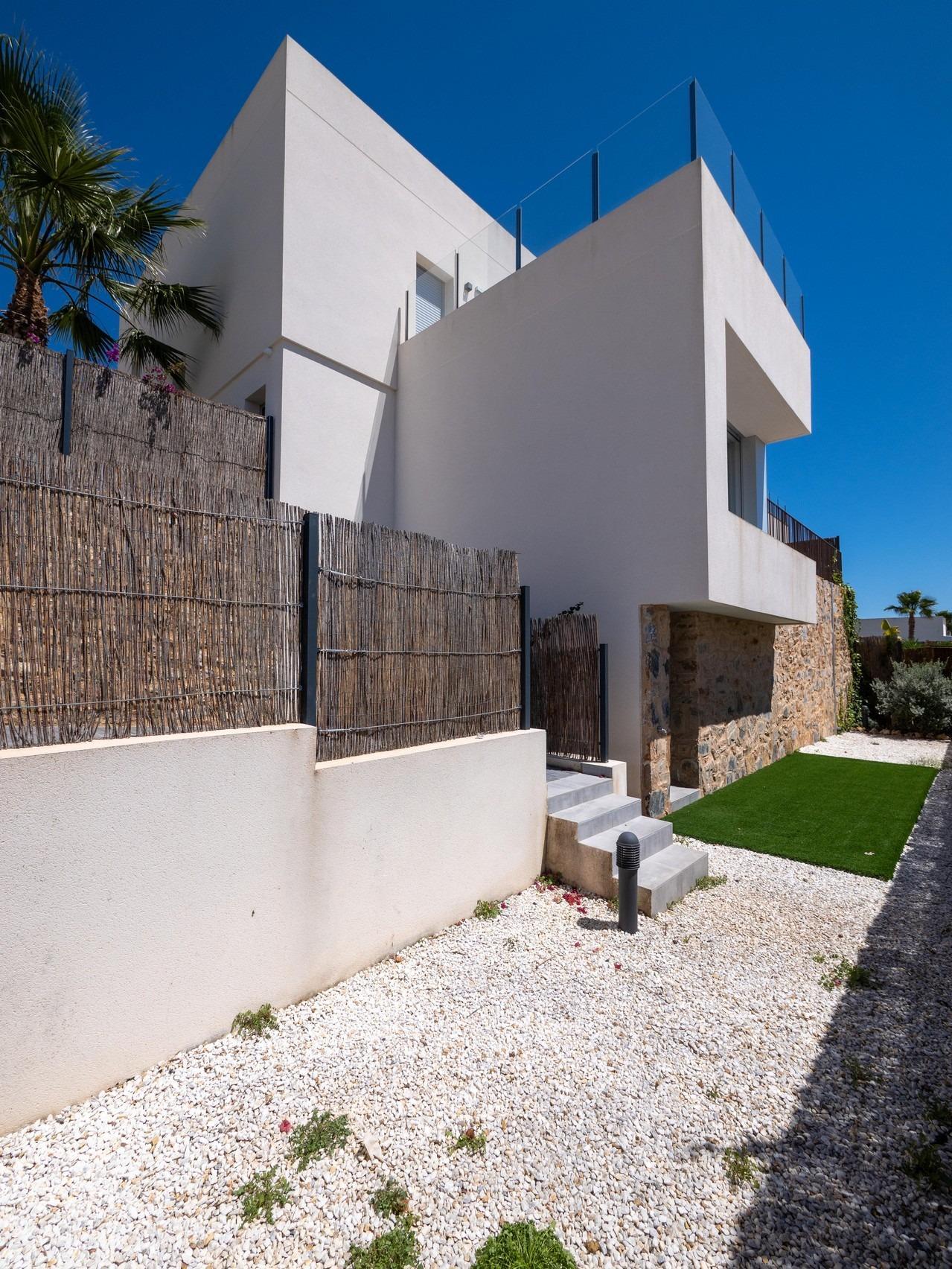 Villa de diseño con vistas al golf y piscina privada en Algorfa — 4 dorm.