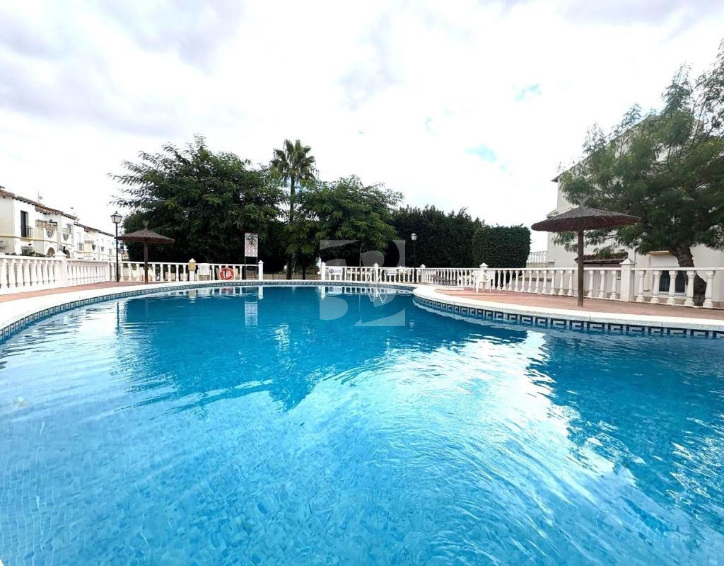 Bungalow con 4 piscinas junto al Golf de Villamartín en Blue Hills