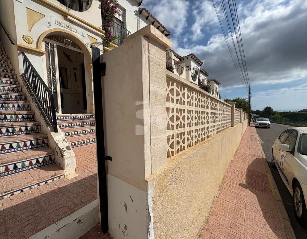 Bungalow con 4 piscinas junto al Golf de Villamartín en Blue Hills