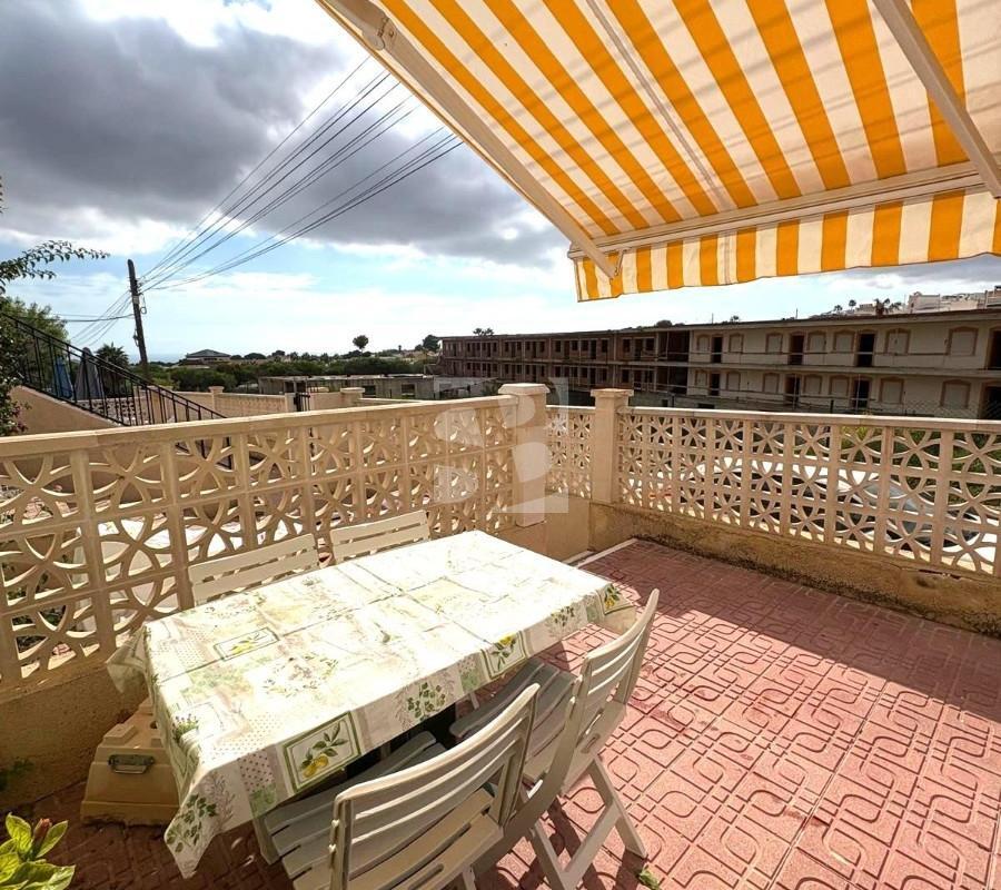 Bungalow con 4 piscinas junto al Golf de Villamartín en Blue Hills