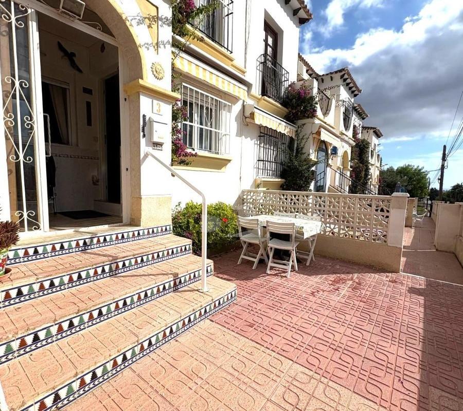 Bungalow con 4 piscinas junto al Golf de Villamartín en Blue Hills