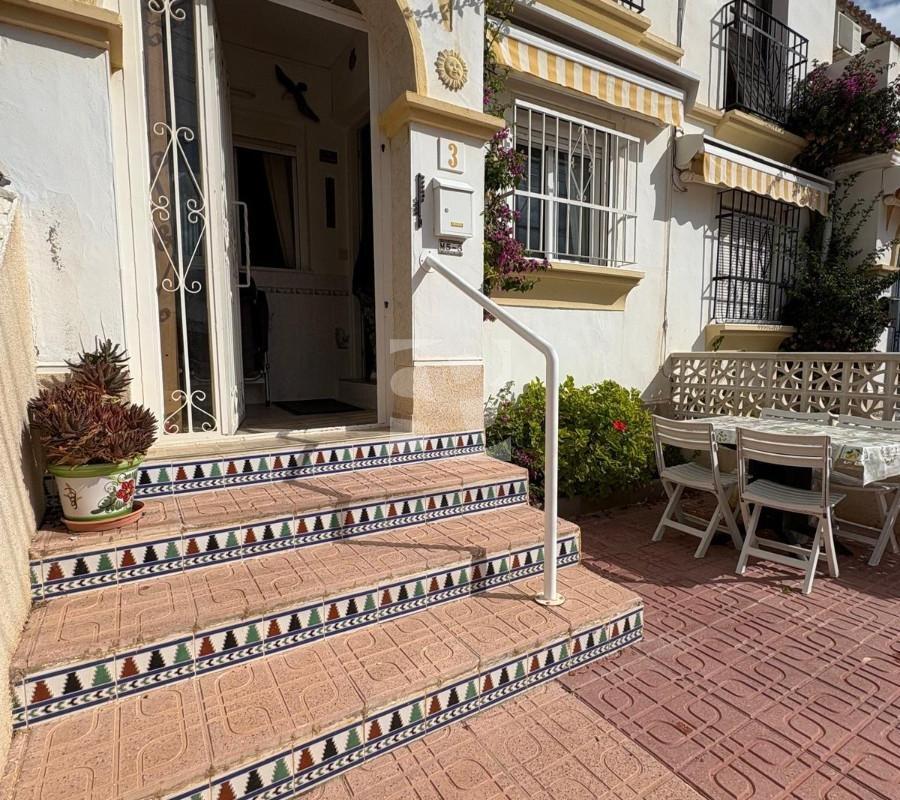 Bungalow con 4 piscinas junto al Golf de Villamartín en Blue Hills