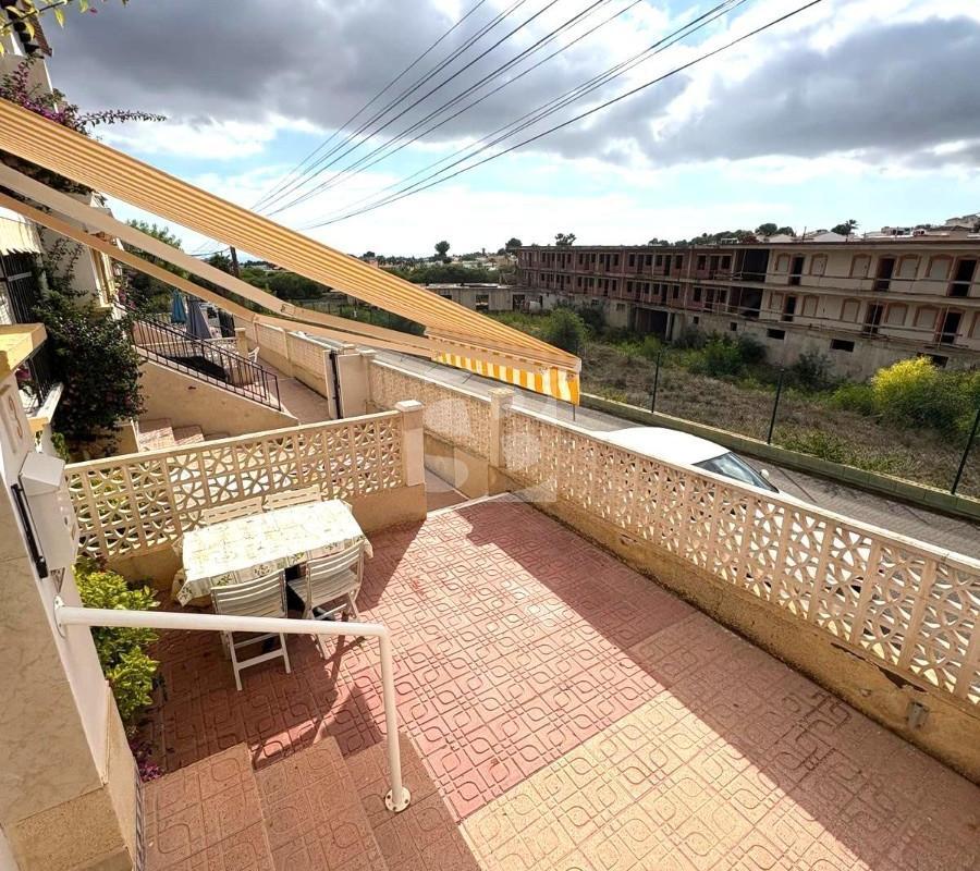 Bungalow con 4 piscinas junto al Golf de Villamartín en Blue Hills