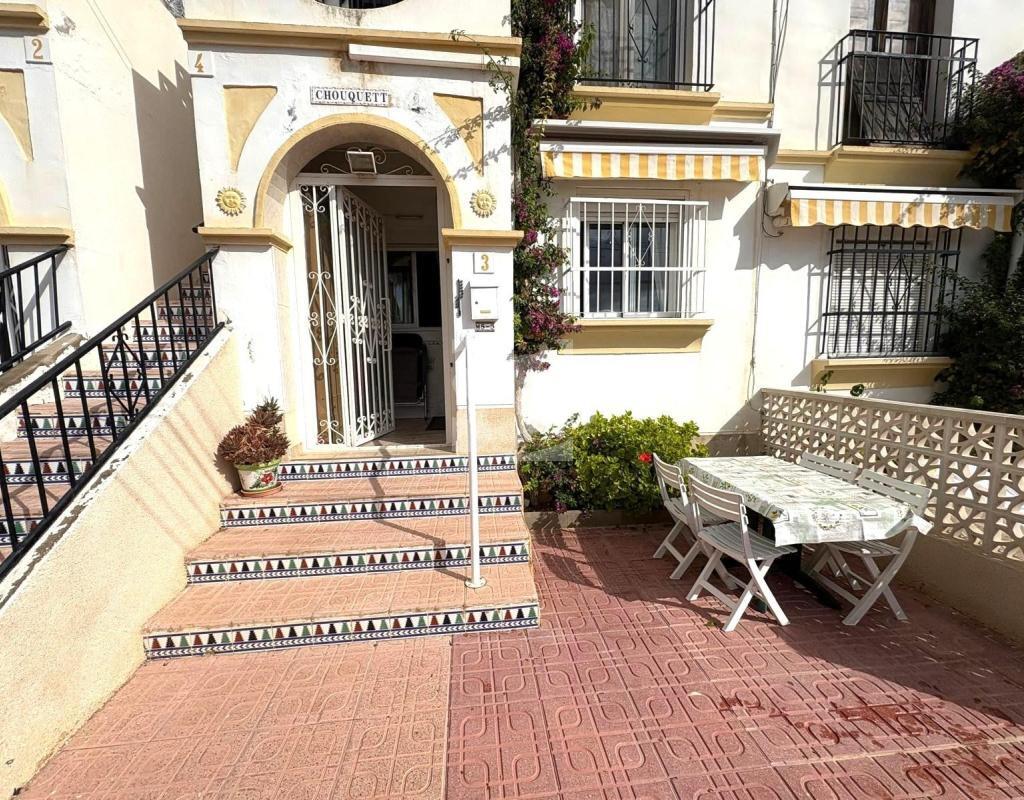 Bungalow con 4 piscinas junto al Golf de Villamartín en Blue Hills