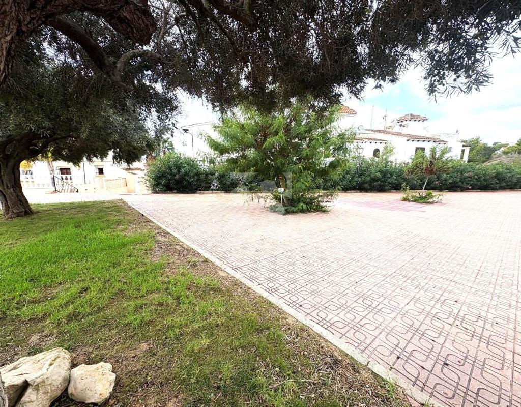 Bungalow con 4 piscinas junto al Golf de Villamartín en Blue Hills