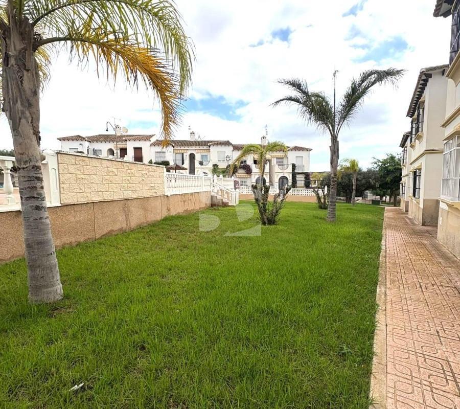 Bungalow con 4 piscinas junto al Golf de Villamartín en Blue Hills