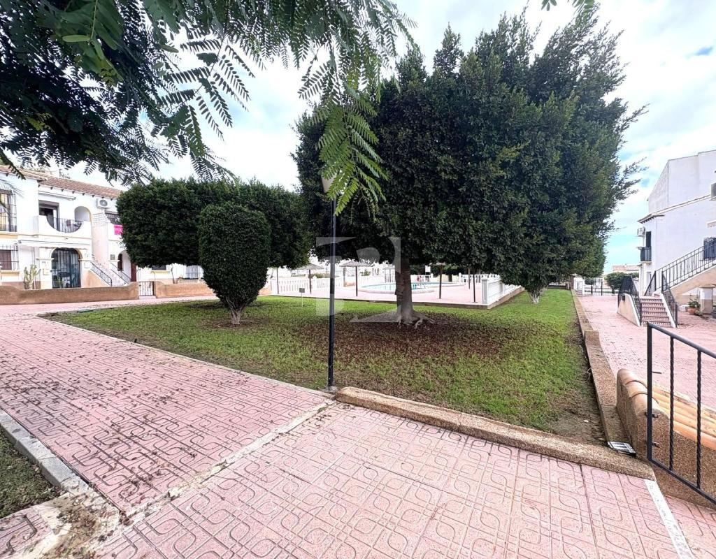 Bungalow con 4 piscinas junto al Golf de Villamartín en Blue Hills