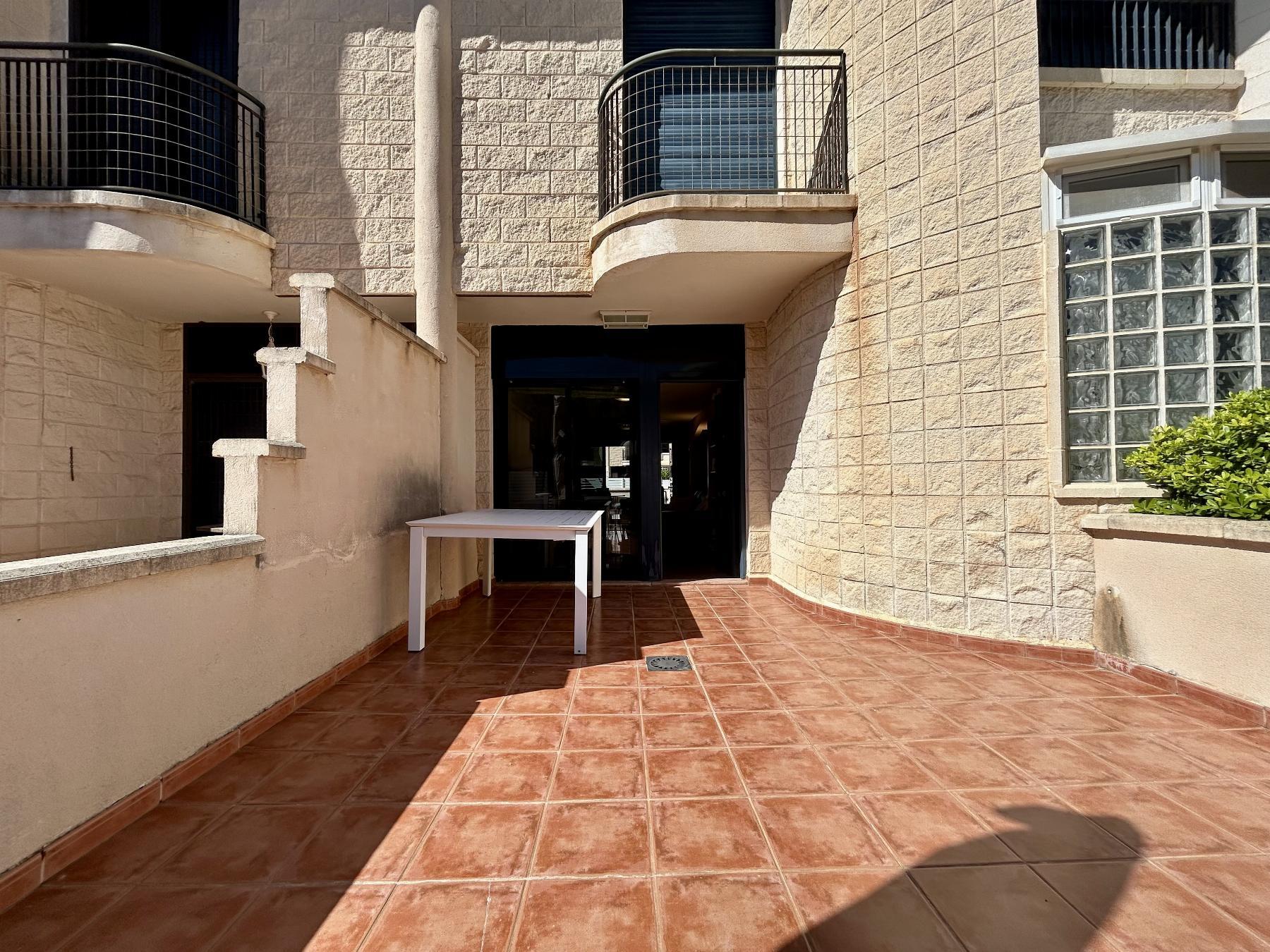 Dúplex junto al mar en Cabo Roig — 3 dorm, 2 garajes y vistas a piscina