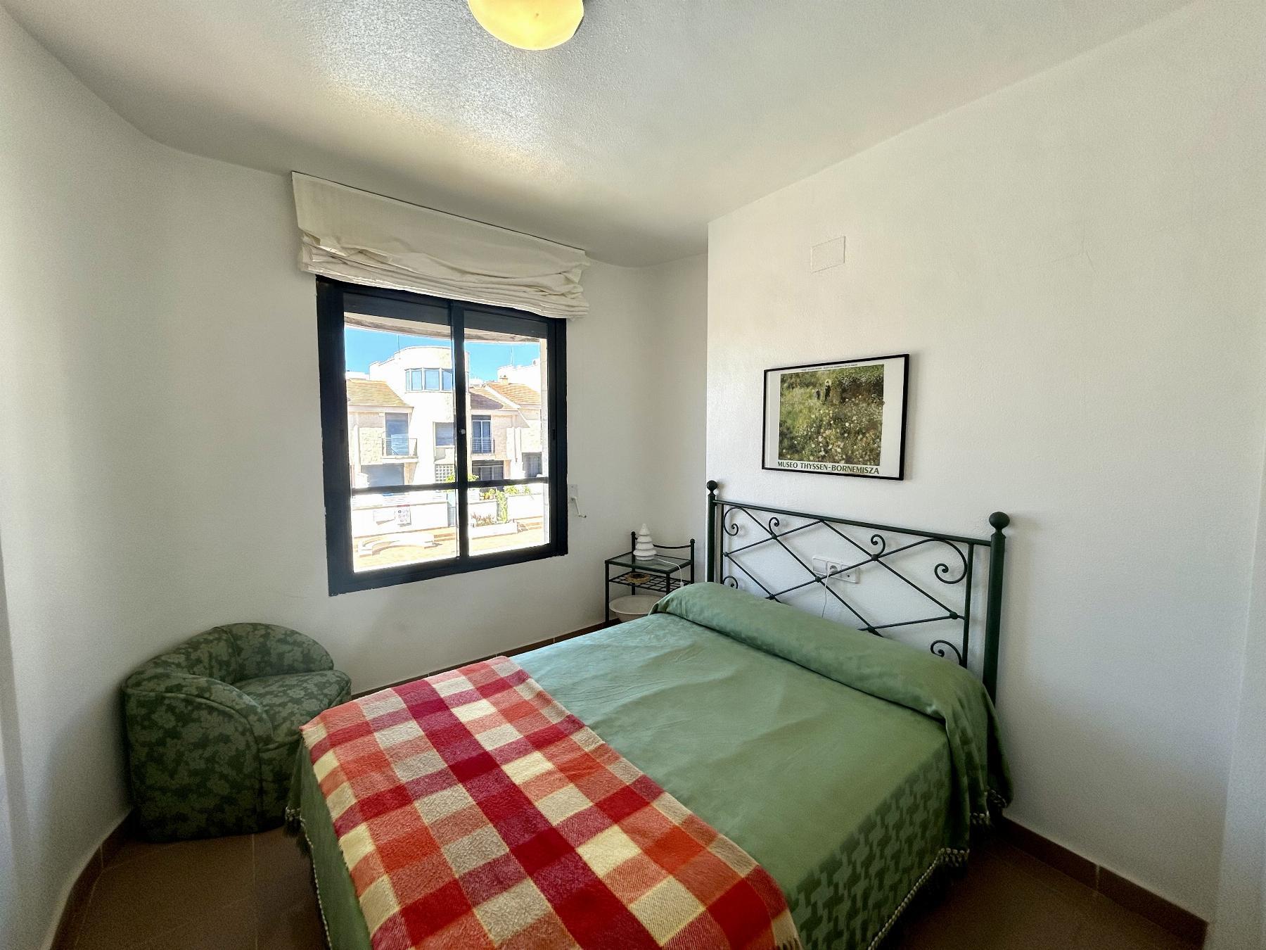 Dúplex junto al mar en Cabo Roig — 3 dorm, 2 garajes y vistas a piscina