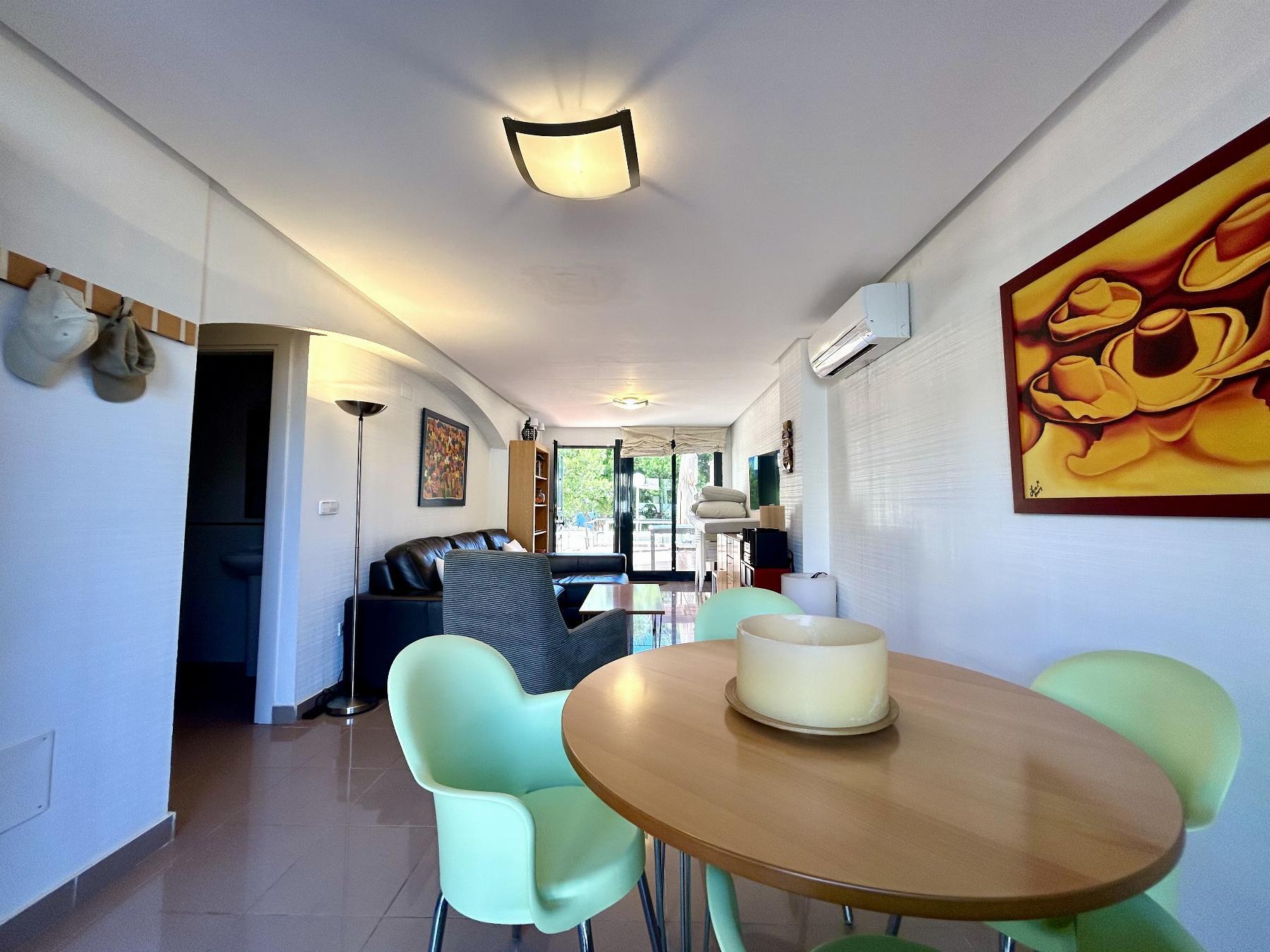 Dúplex junto al mar en Cabo Roig — 3 dorm, 2 garajes y vistas a piscina
