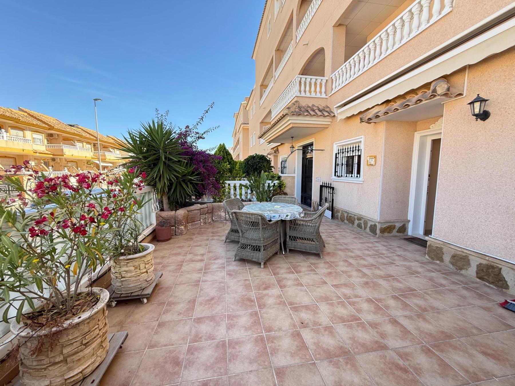 Apartamento seminuevo en Los Dolses con 30m² de terraza y SPA — 2 dorm.