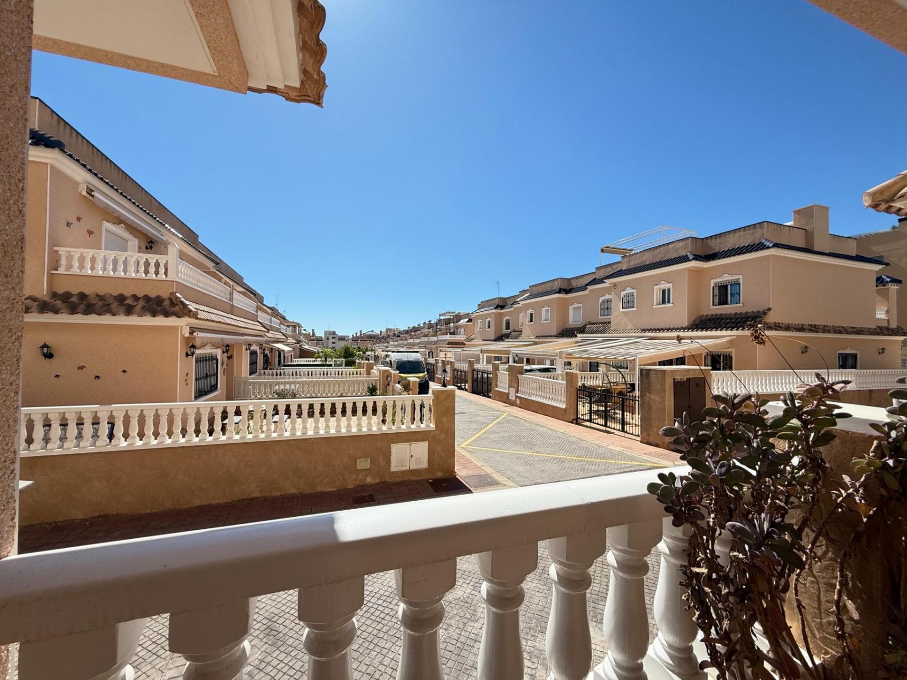Apartamento seminuevo en Los Dolses con 30m² de terraza y SPA — 2 dorm.