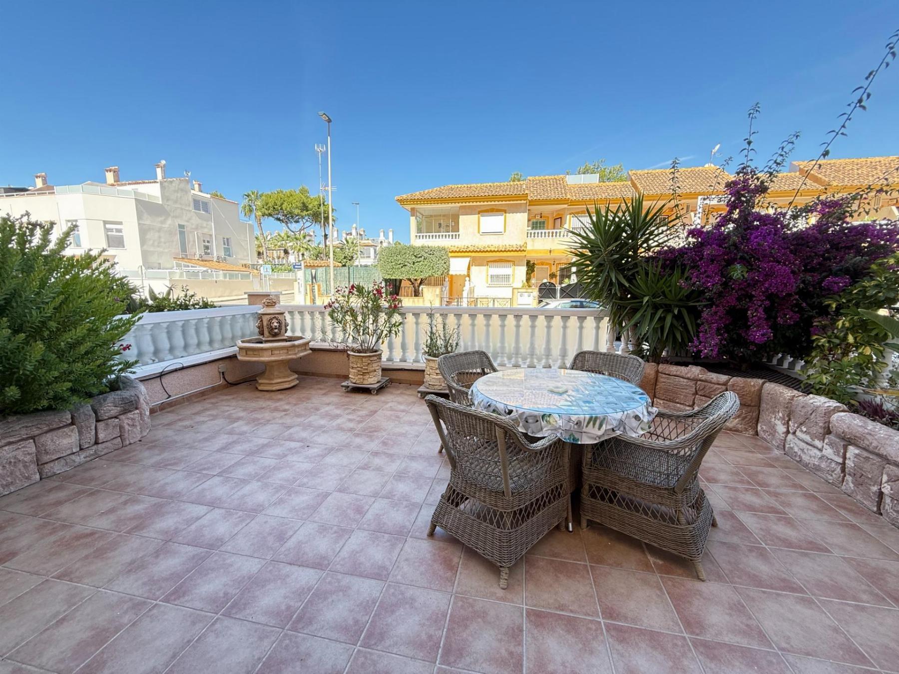 Apartamento seminuevo en Los Dolses con 30m² de terraza y SPA — 2 dorm.