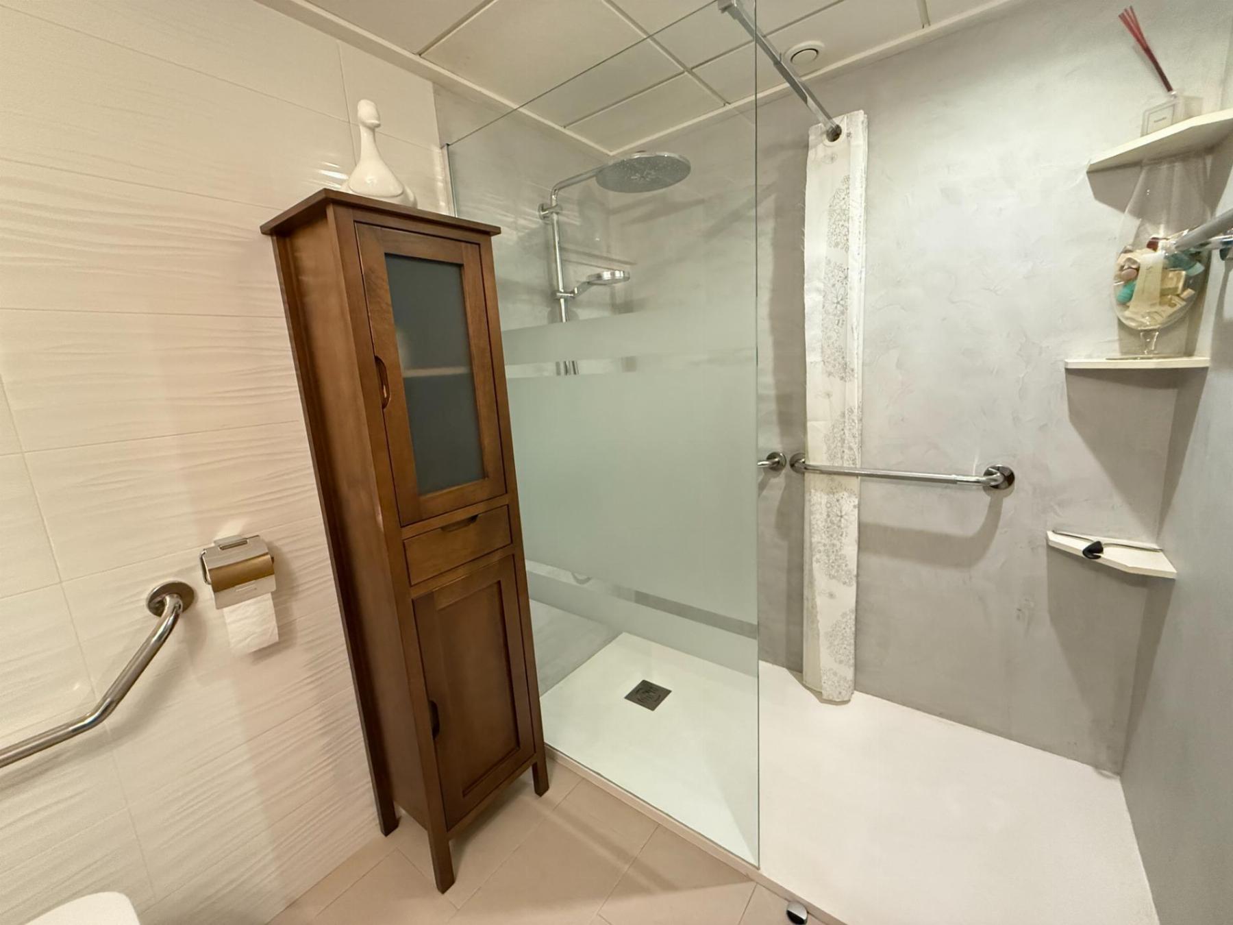 Apartamento seminuevo en Los Dolses con 30m² de terraza y SPA — 2 dorm.