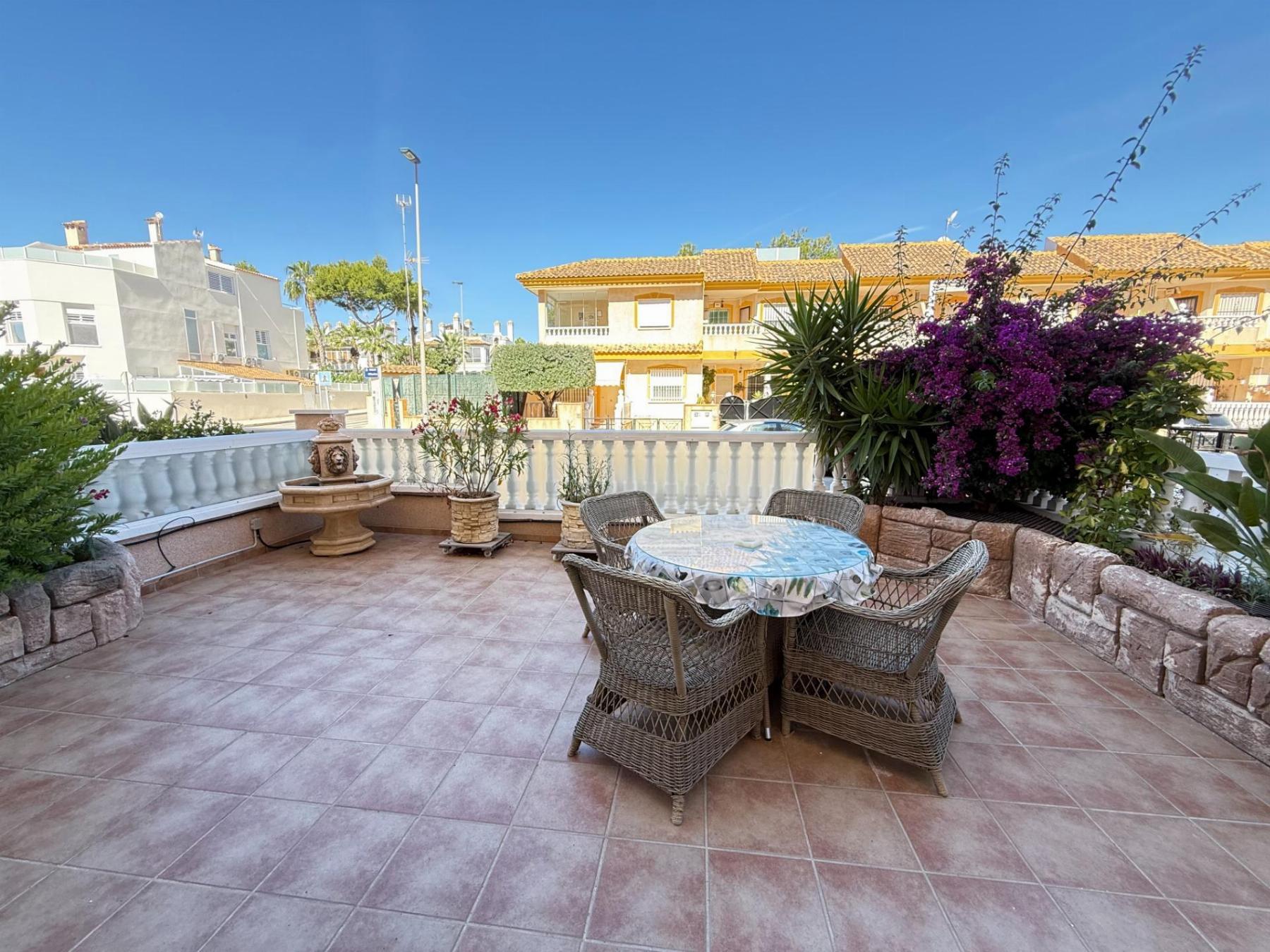 Apartamento seminuevo en Los Dolses con 30m² de terraza y SPA — 2 dorm.