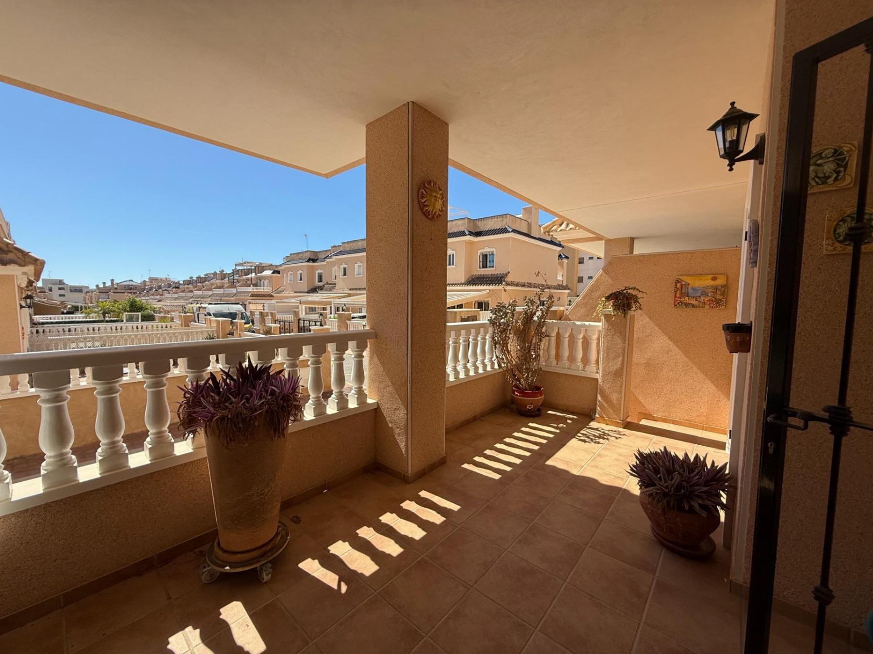 Apartamento seminuevo en Los Dolses con 30m² de terraza y SPA — 2 dorm.