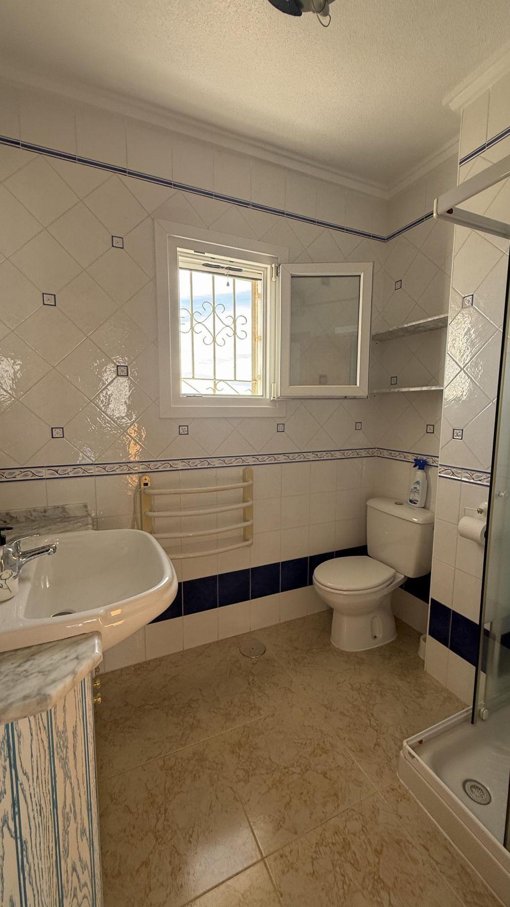 Chalet con piscina privada y vistas al mar en Blue Lagoon — 5 dorm.