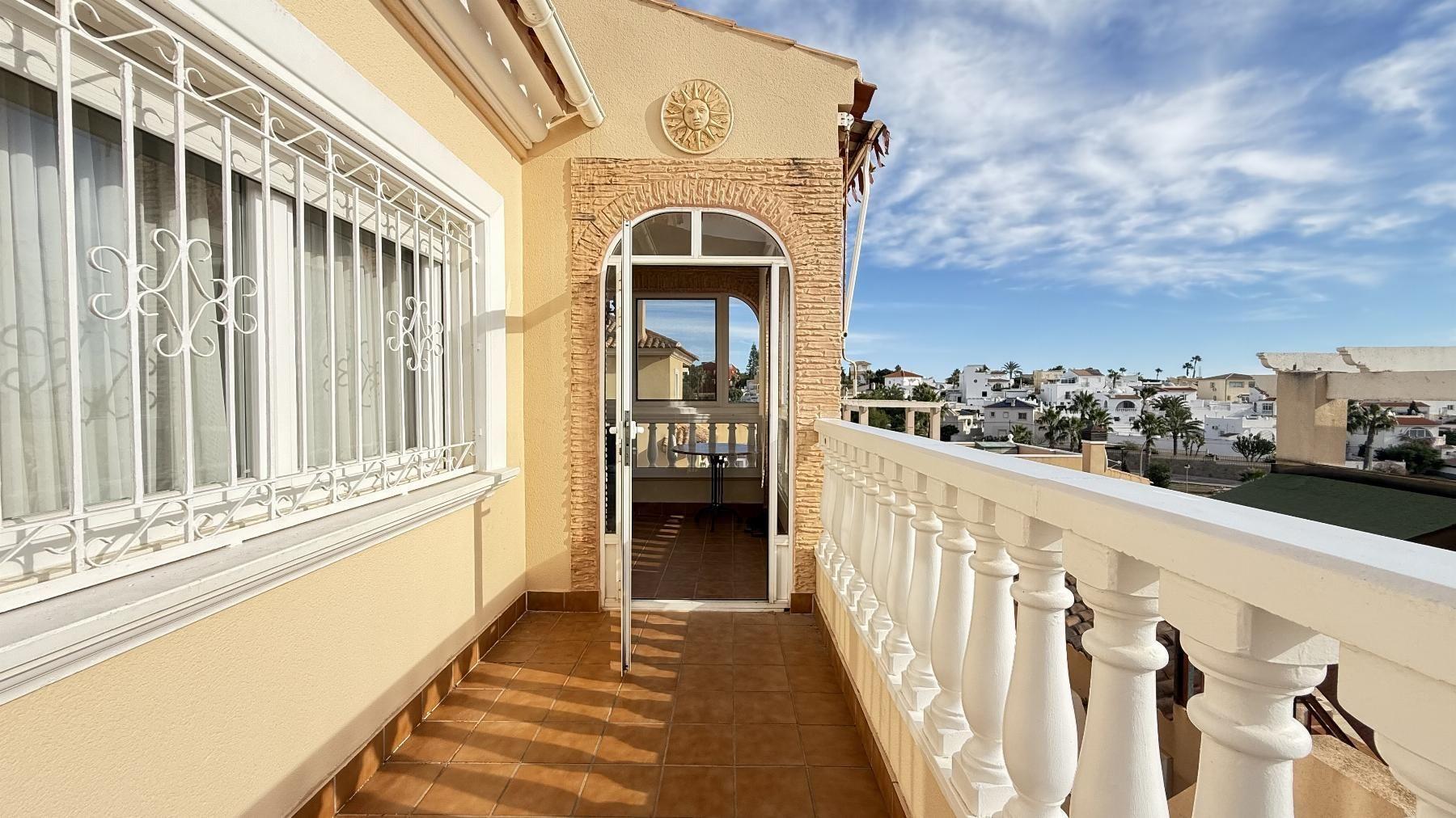 Chalet con piscina privada y vistas al mar en Blue Lagoon — 5 dorm.