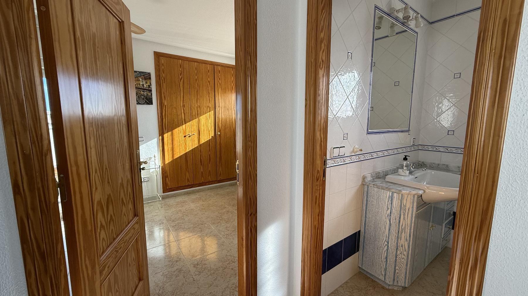Chalet con piscina privada y vistas al mar en Blue Lagoon — 5 dorm.