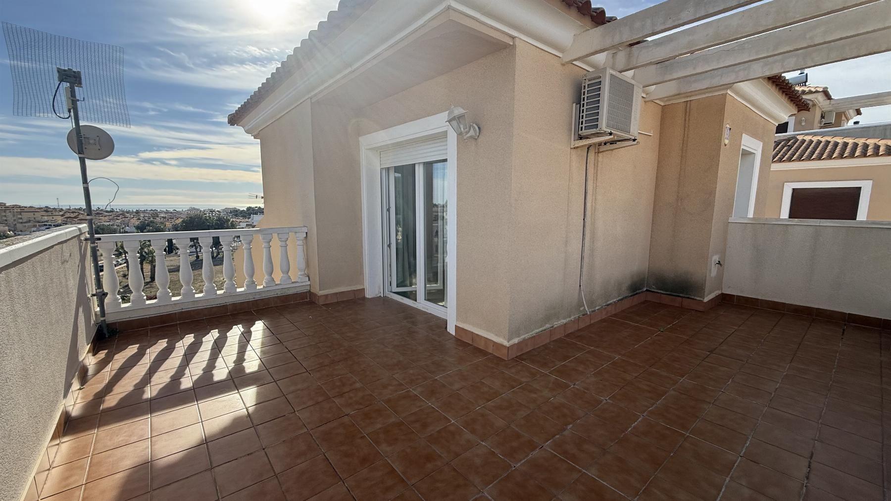 Chalet con piscina privada y vistas al mar en Blue Lagoon — 5 dorm.