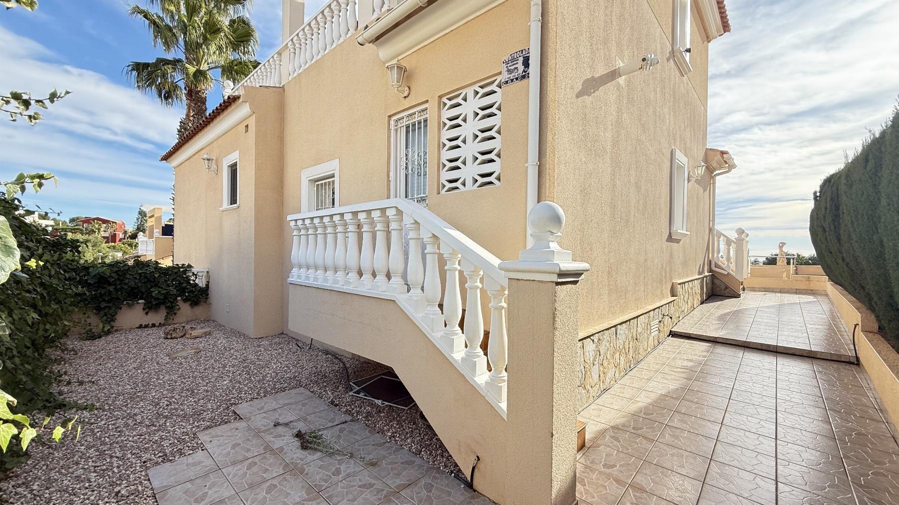 Chalet con piscina privada y vistas al mar en Blue Lagoon — 5 dorm.