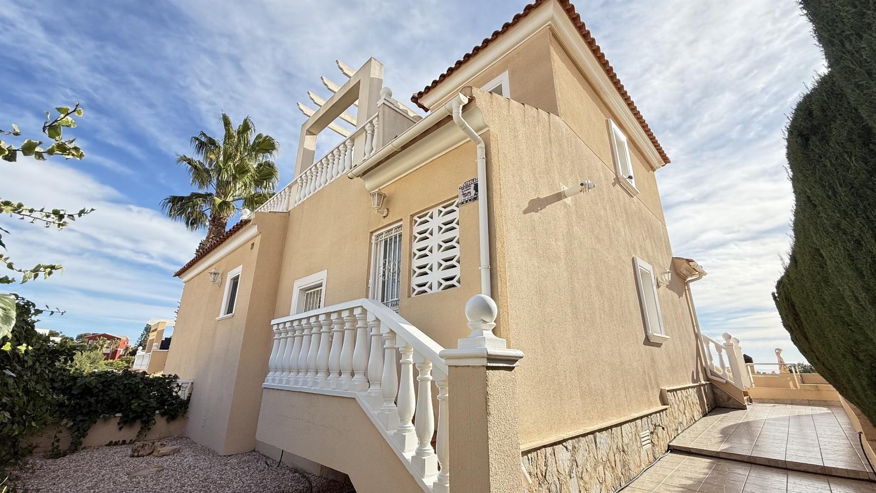 Chalet con piscina privada y vistas al mar en Blue Lagoon — 5 dorm.