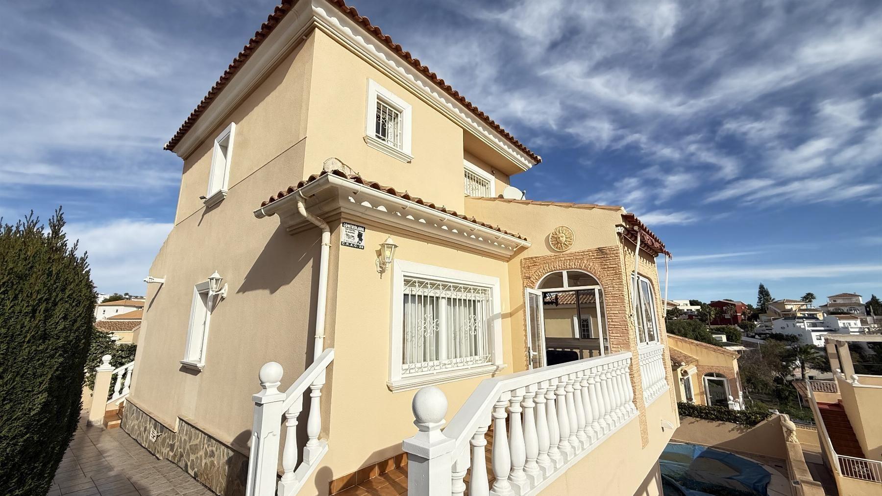 Chalet con piscina privada y vistas al mar en Blue Lagoon — 5 dorm.