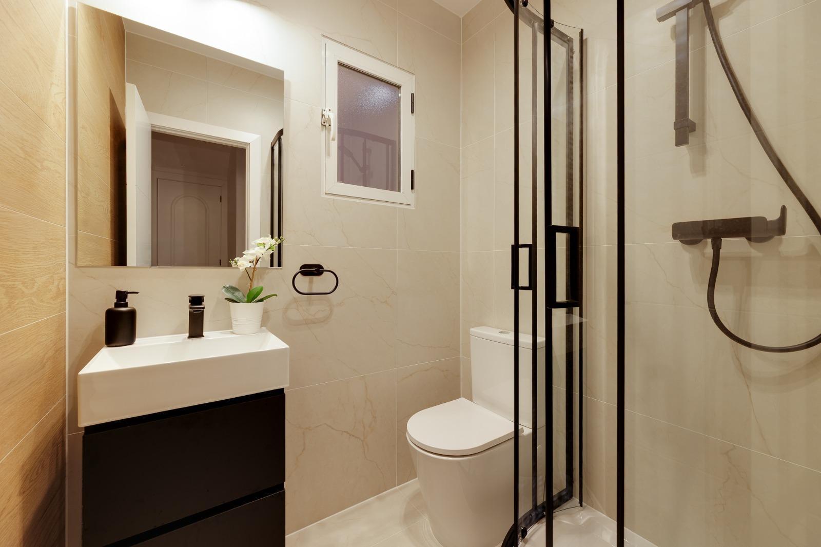 Duplex reformado en Punta Prima con piscina y terraza — 3 dorm. y orientación sur