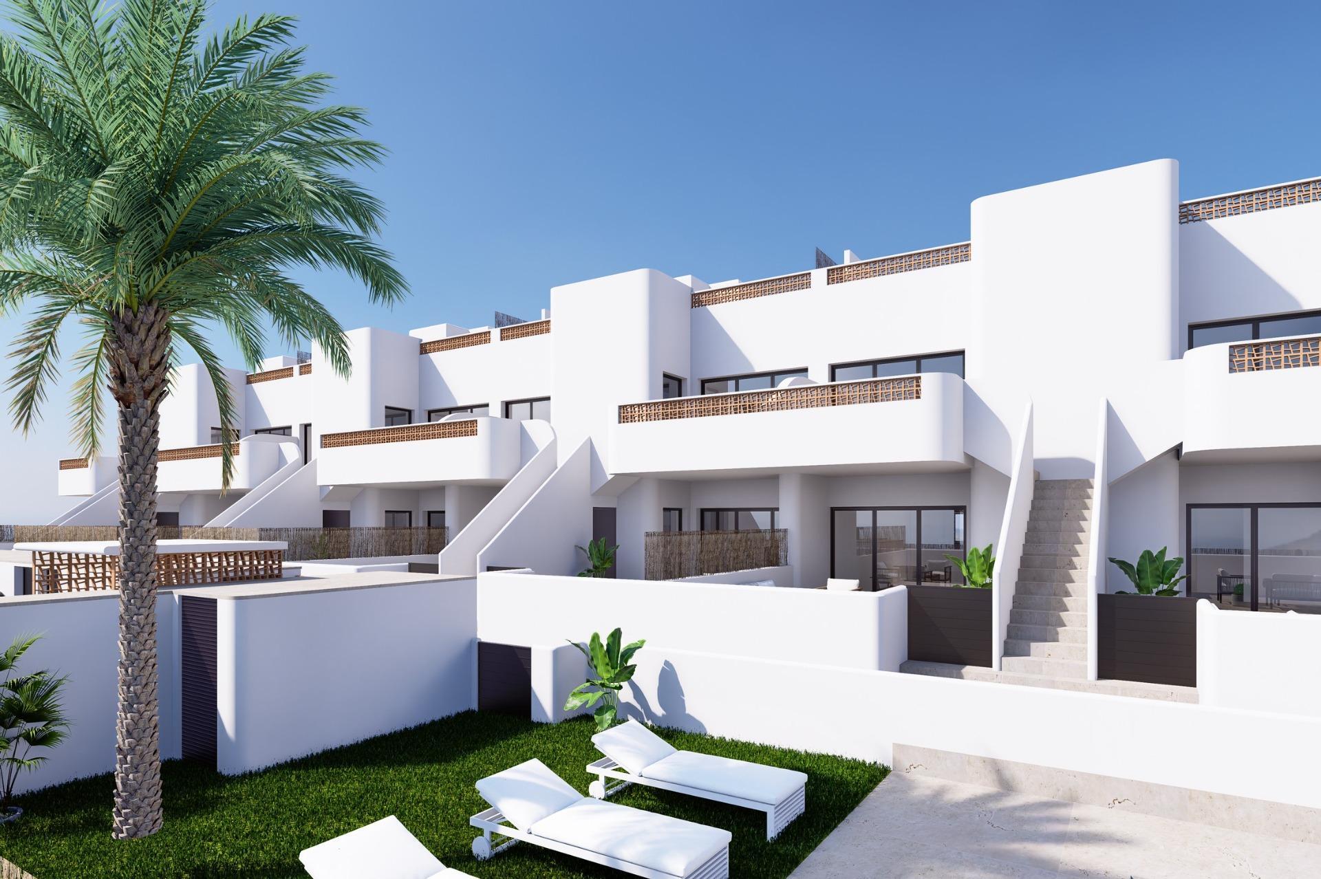 Chalet de obra nueva en Dolores con piscina privada y diseño vanguardista