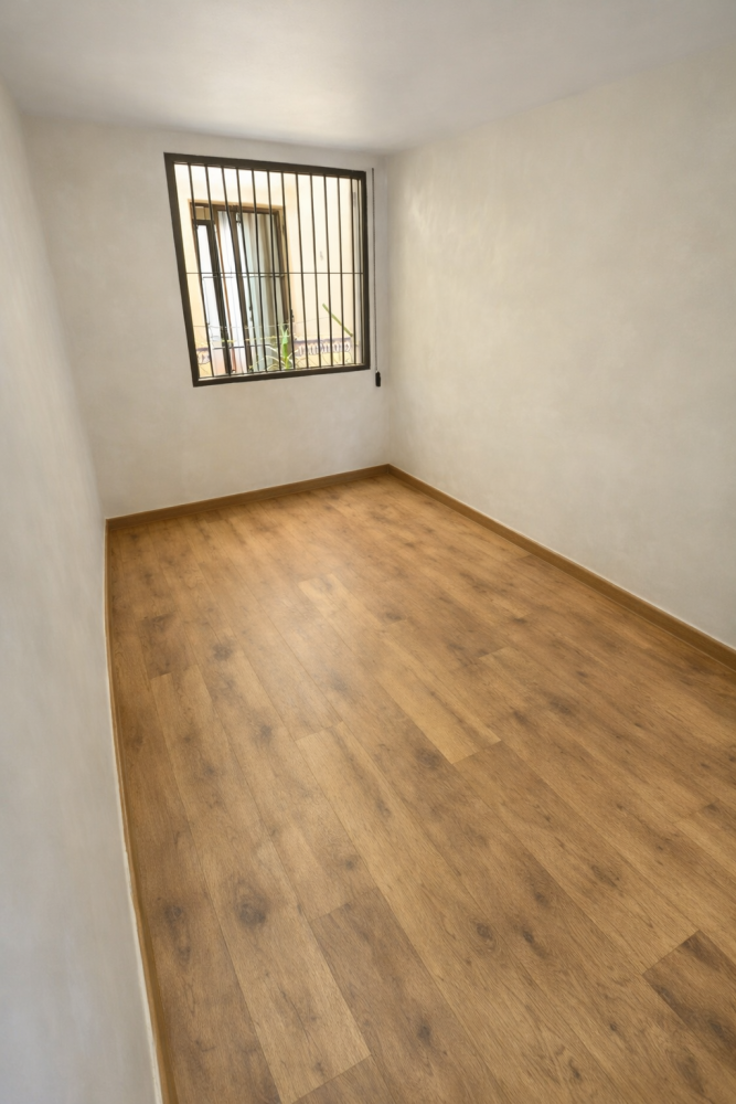 Apartamento reformado frente al mar en Playa Los Locos con vistas y garaje
