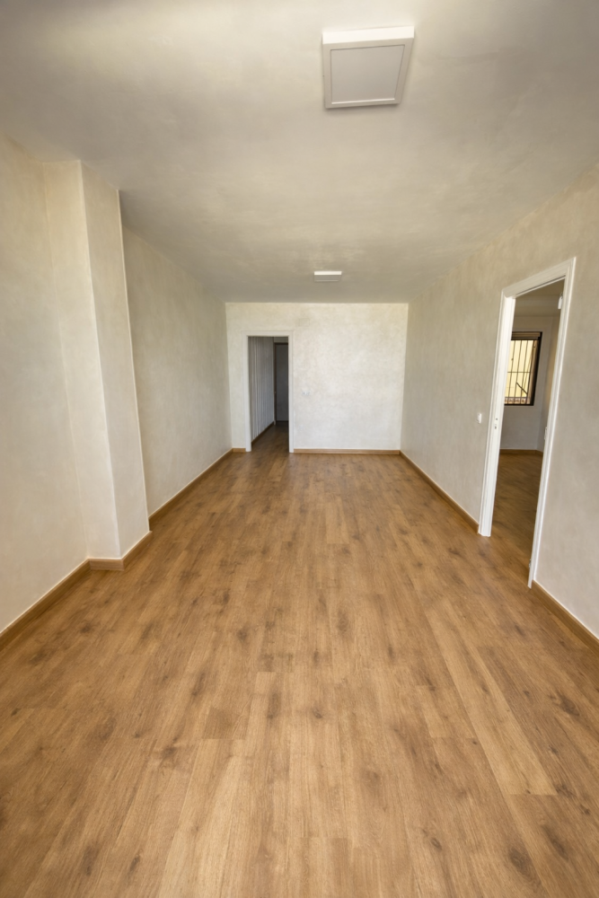 Apartamento reformado frente al mar en Playa Los Locos con vistas y garaje