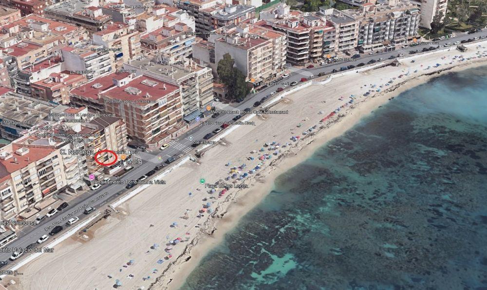 Apartamento reformado frente al mar en Playa Los Locos con vistas y garaje