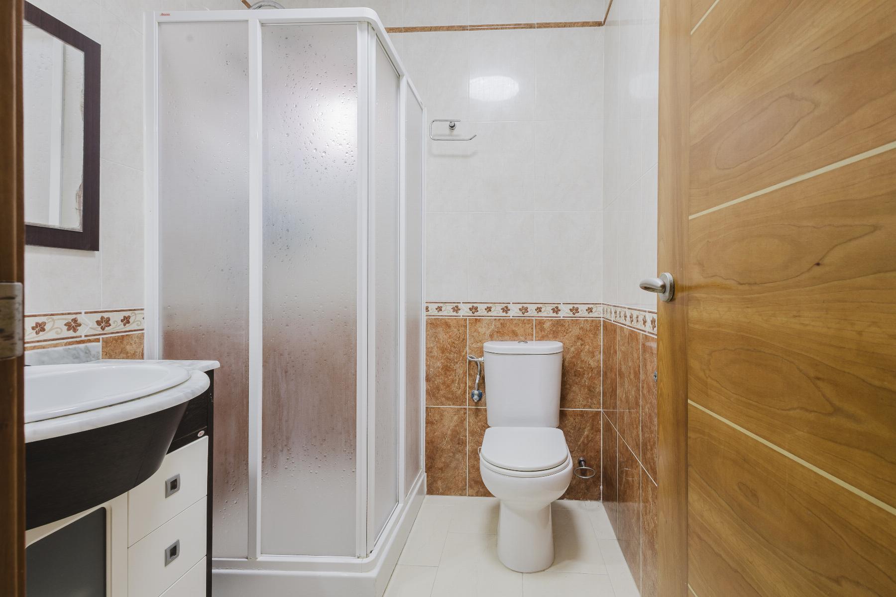 Chalet independiente con piscina privada en Aguas Nuevas, Torrevieja — 2 dorm.