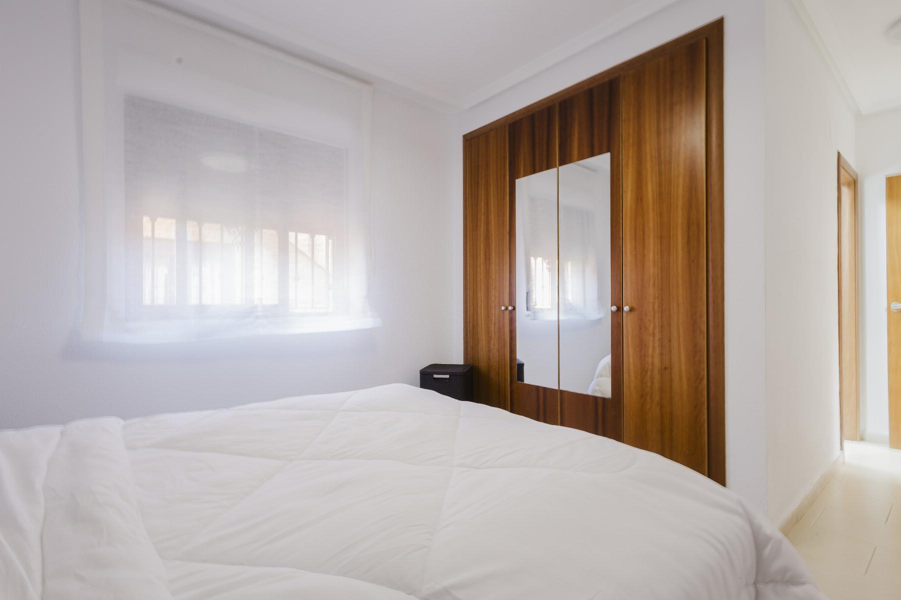 Chalet independiente con piscina privada en Aguas Nuevas, Torrevieja — 2 dorm.