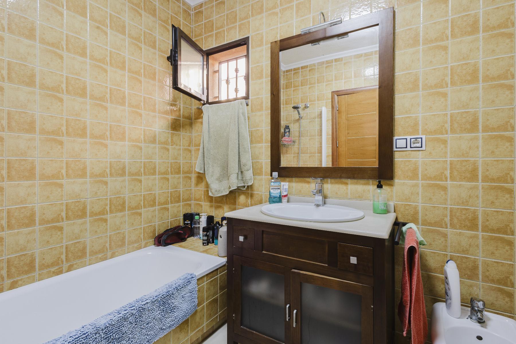 Chalet independiente con piscina privada en Aguas Nuevas, Torrevieja — 2 dorm.
