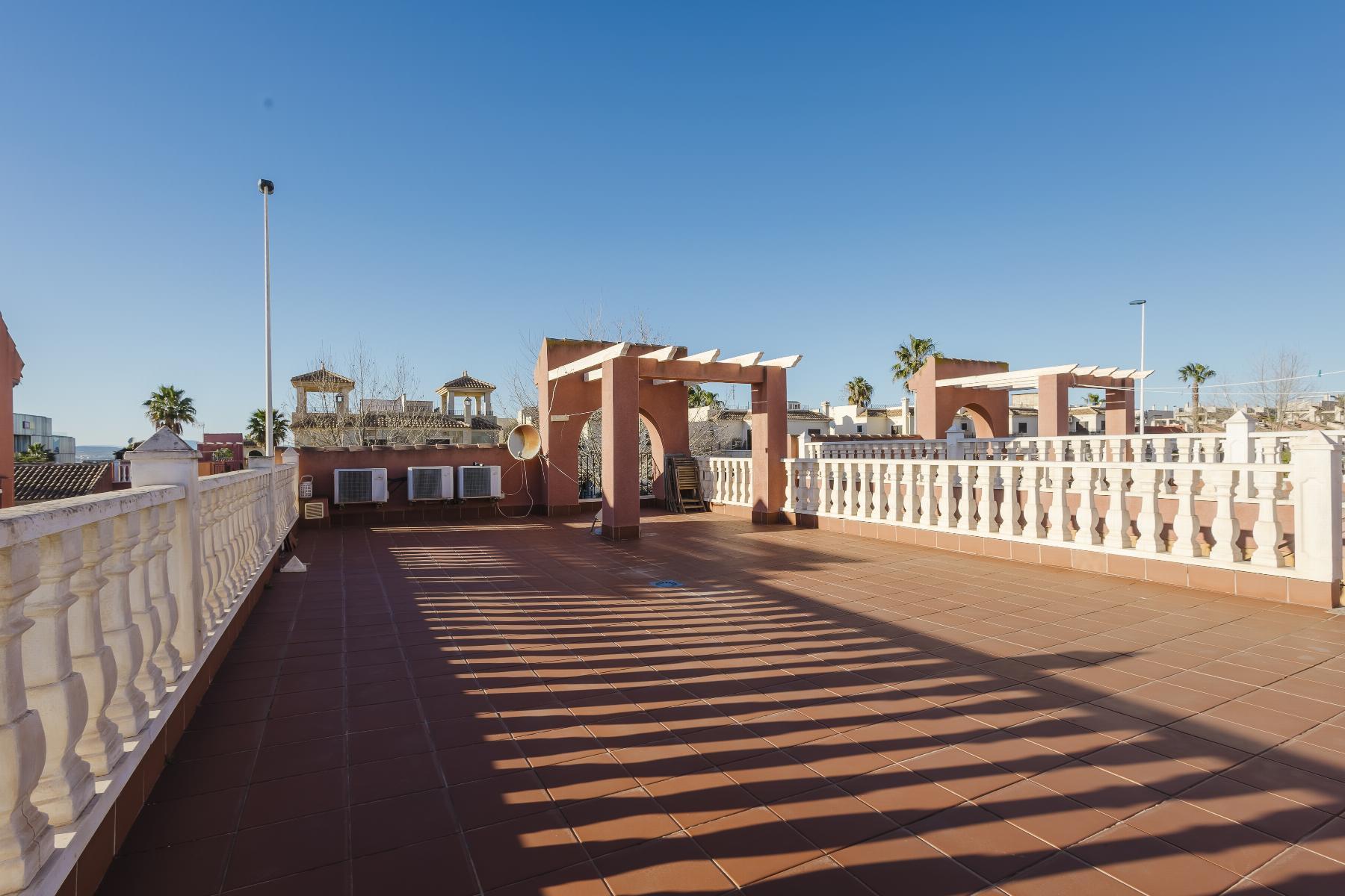 Chalet independiente con piscina privada en Aguas Nuevas, Torrevieja — 2 dorm.