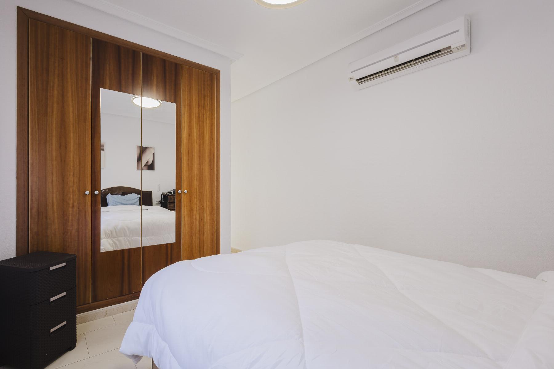 Chalet independiente con piscina privada en Aguas Nuevas, Torrevieja — 2 dorm.