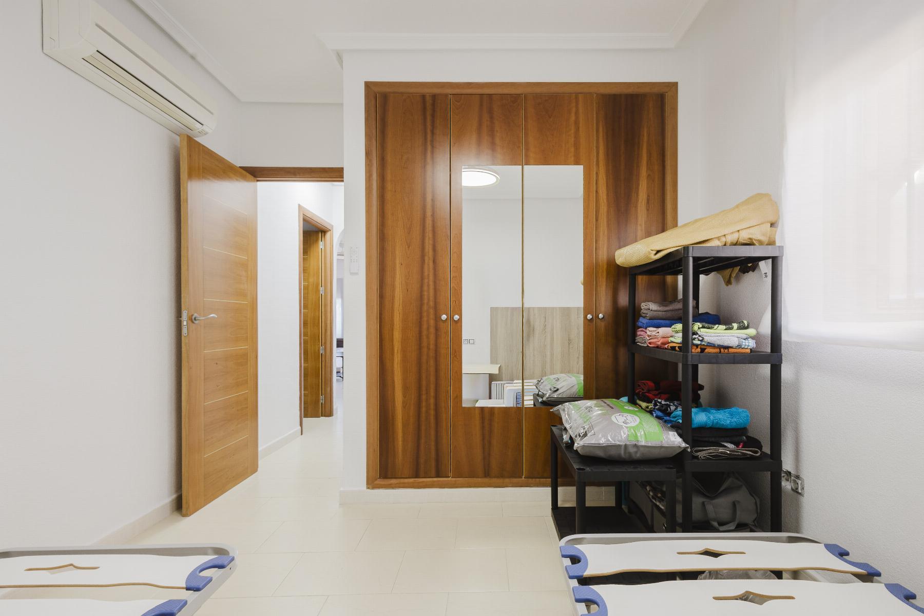 Chalet independiente con piscina privada en Aguas Nuevas, Torrevieja — 2 dorm.