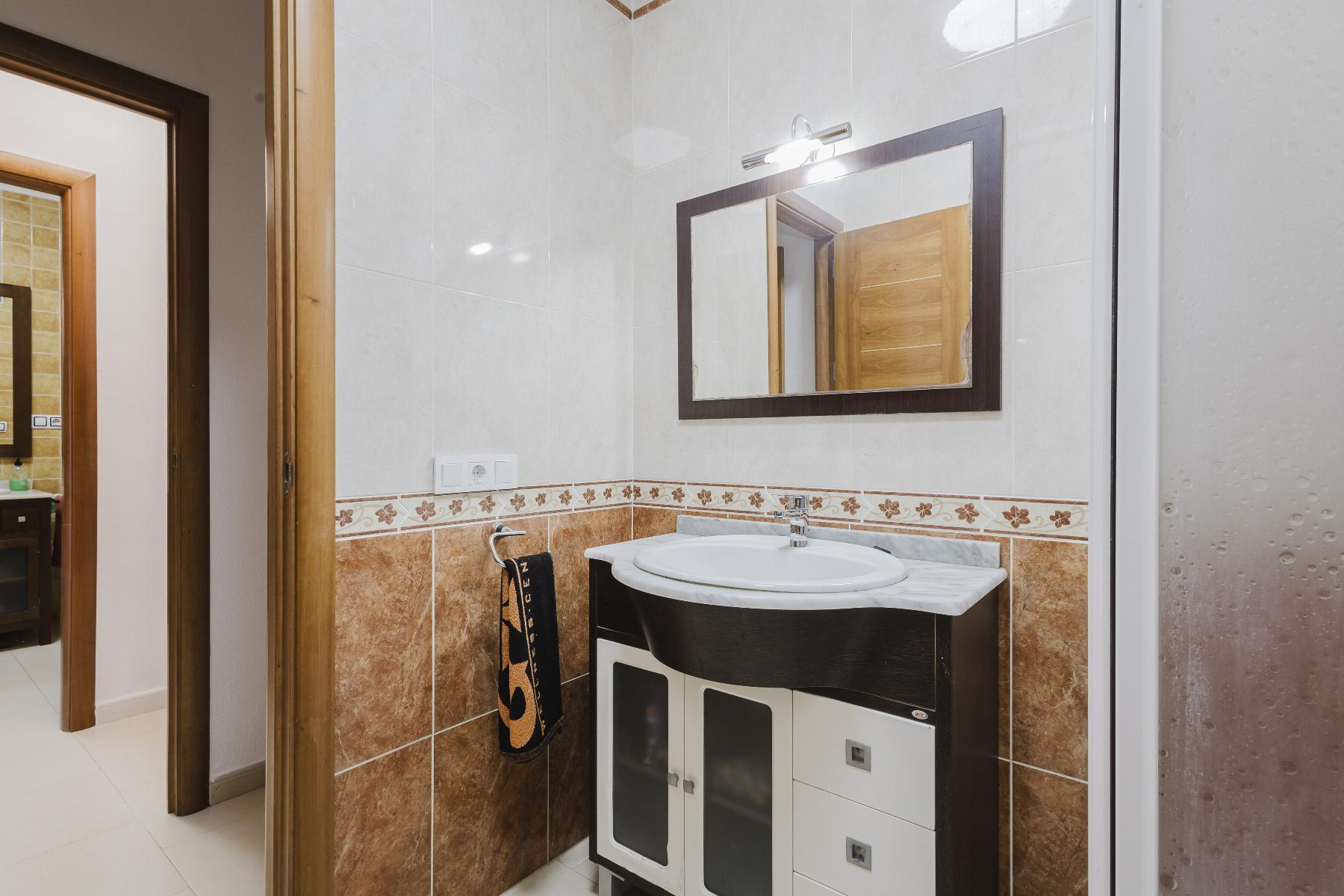 Chalet independiente con piscina privada en Aguas Nuevas, Torrevieja — 2 dorm.