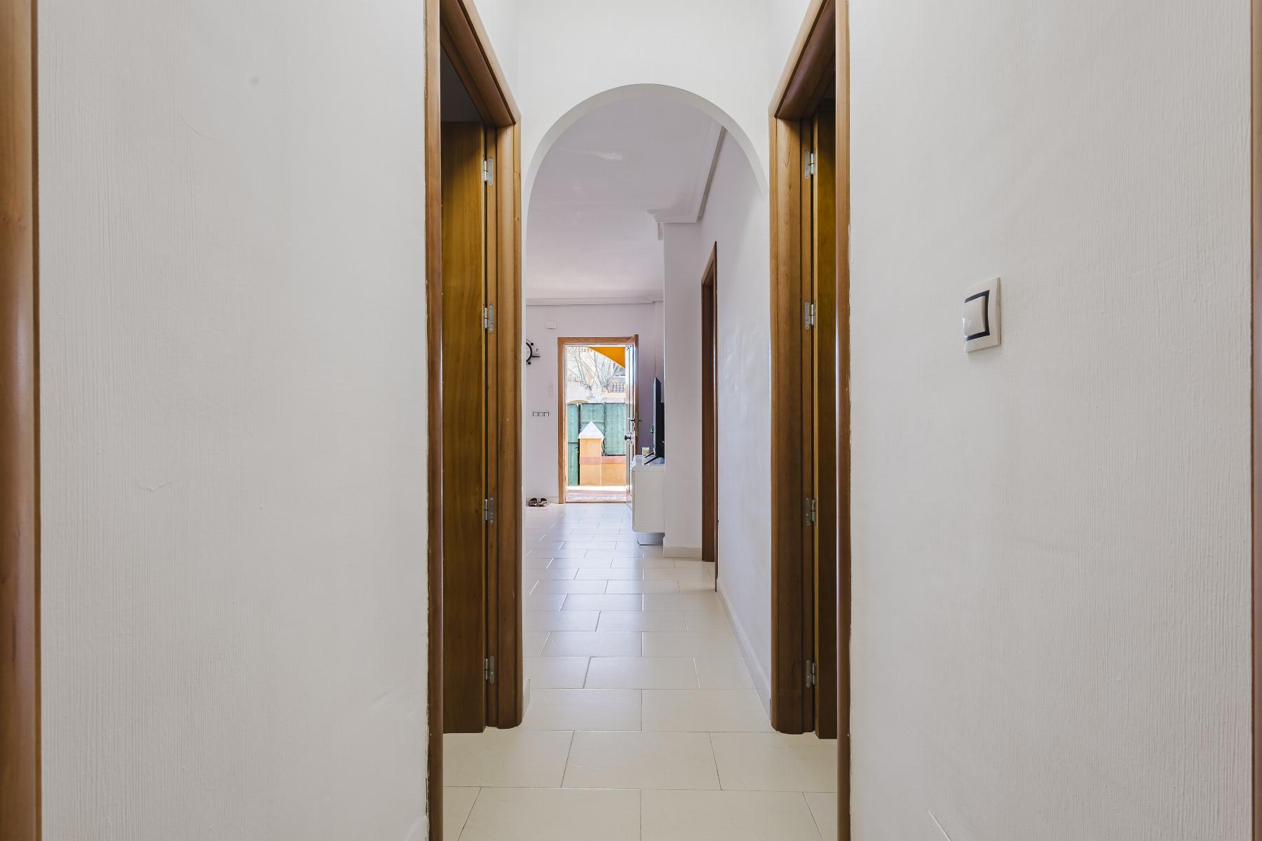 Chalet independiente con piscina privada en Aguas Nuevas, Torrevieja — 2 dorm.