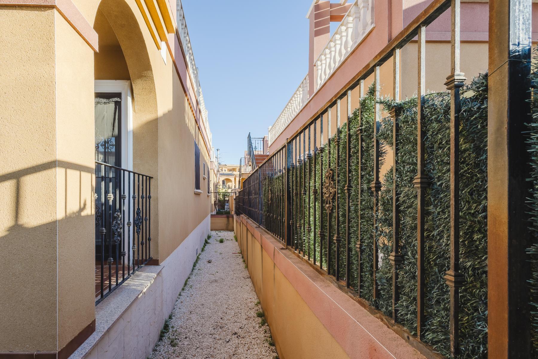 Chalet independiente con piscina privada en Aguas Nuevas, Torrevieja — 2 dorm.